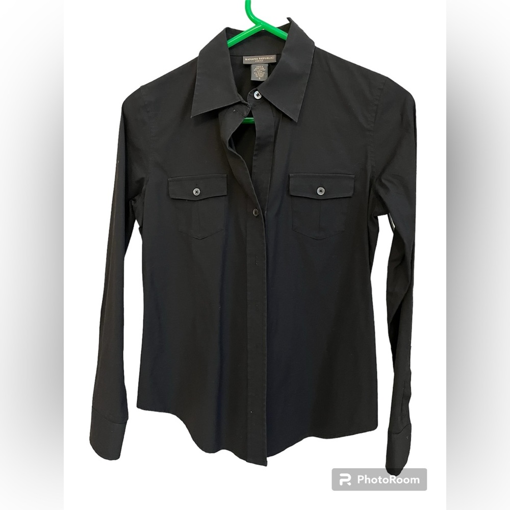 Black Banana Republic stretch shirt. Size S.   97% cotton.  3% spandex